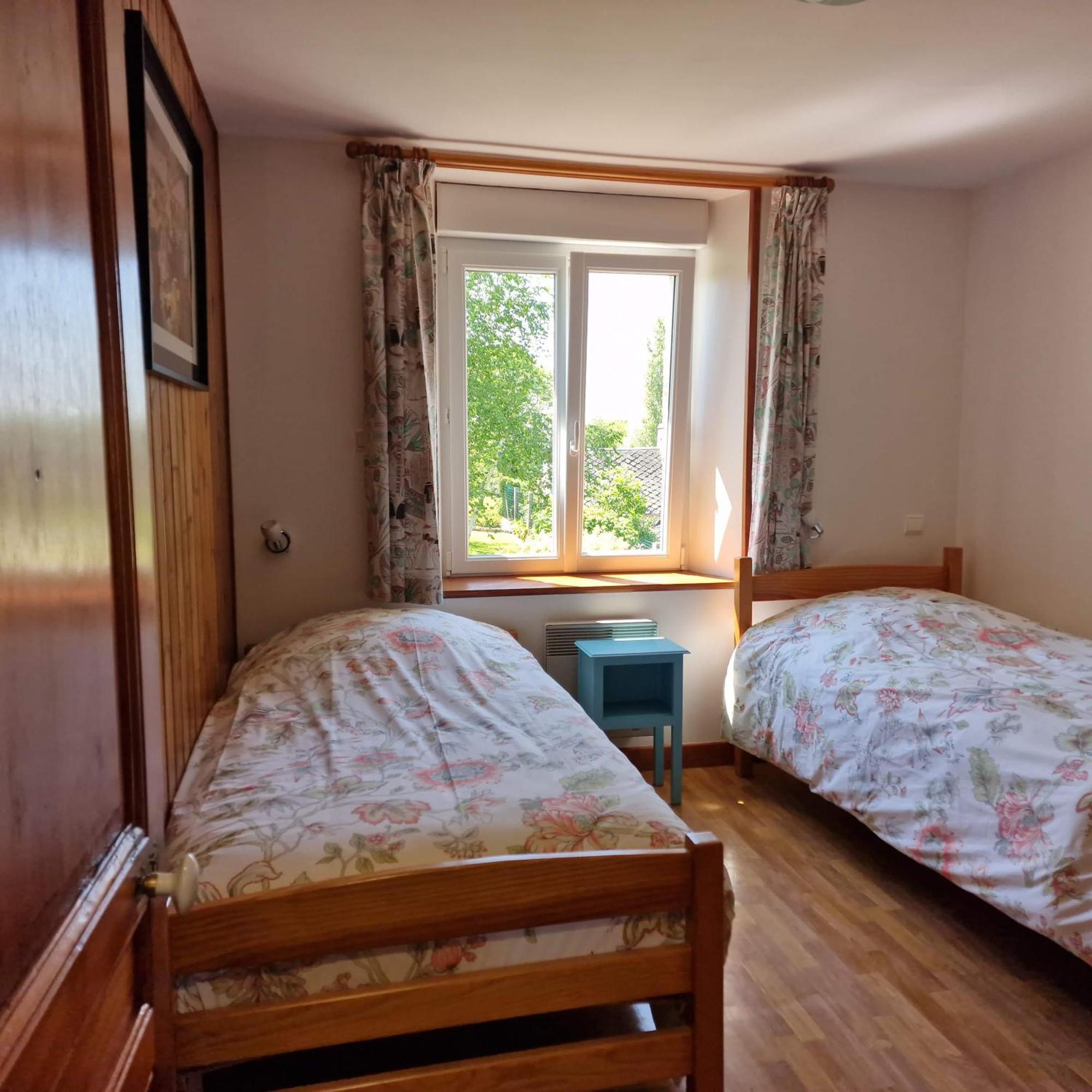 Villa Le Dy en fleurs à Saint-Maurice-en-Cotentin Extérieur photo